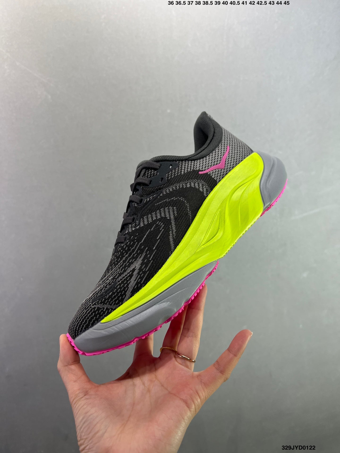 HOKA ONE ONE M ARAHI 8 --1168691